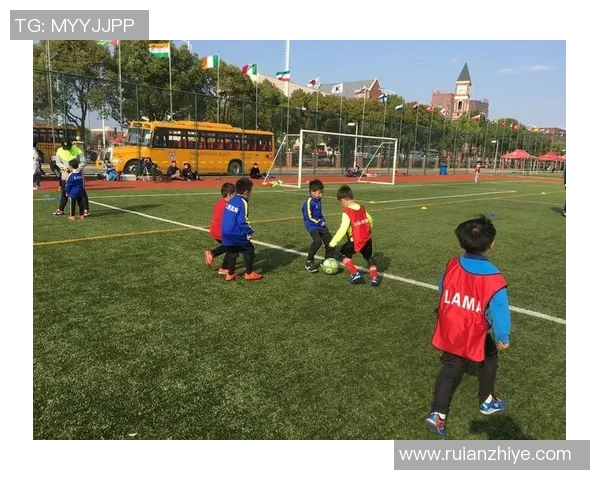 少年足球明星展现无畏勇气与友情温情时刻抱阿敏感人片段回顾